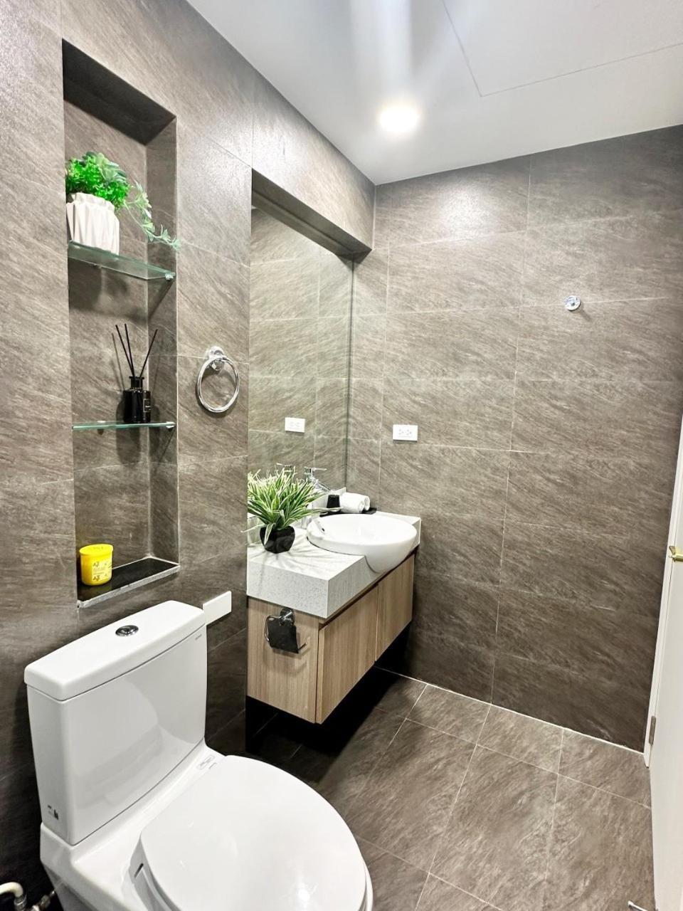 Luxe Paradise Residence Truc Bach Hanoi Exteriör bild