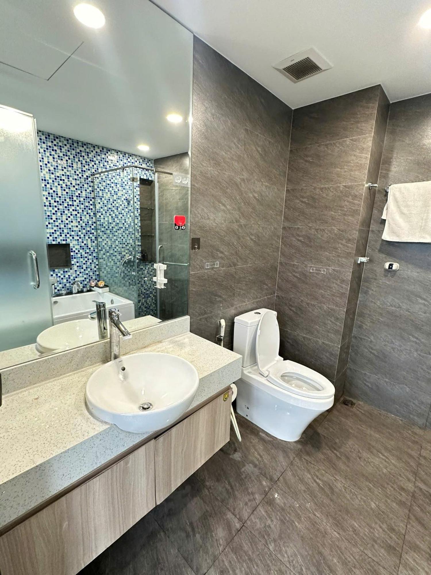 Luxe Paradise Residence Truc Bach Hanoi Exteriör bild
